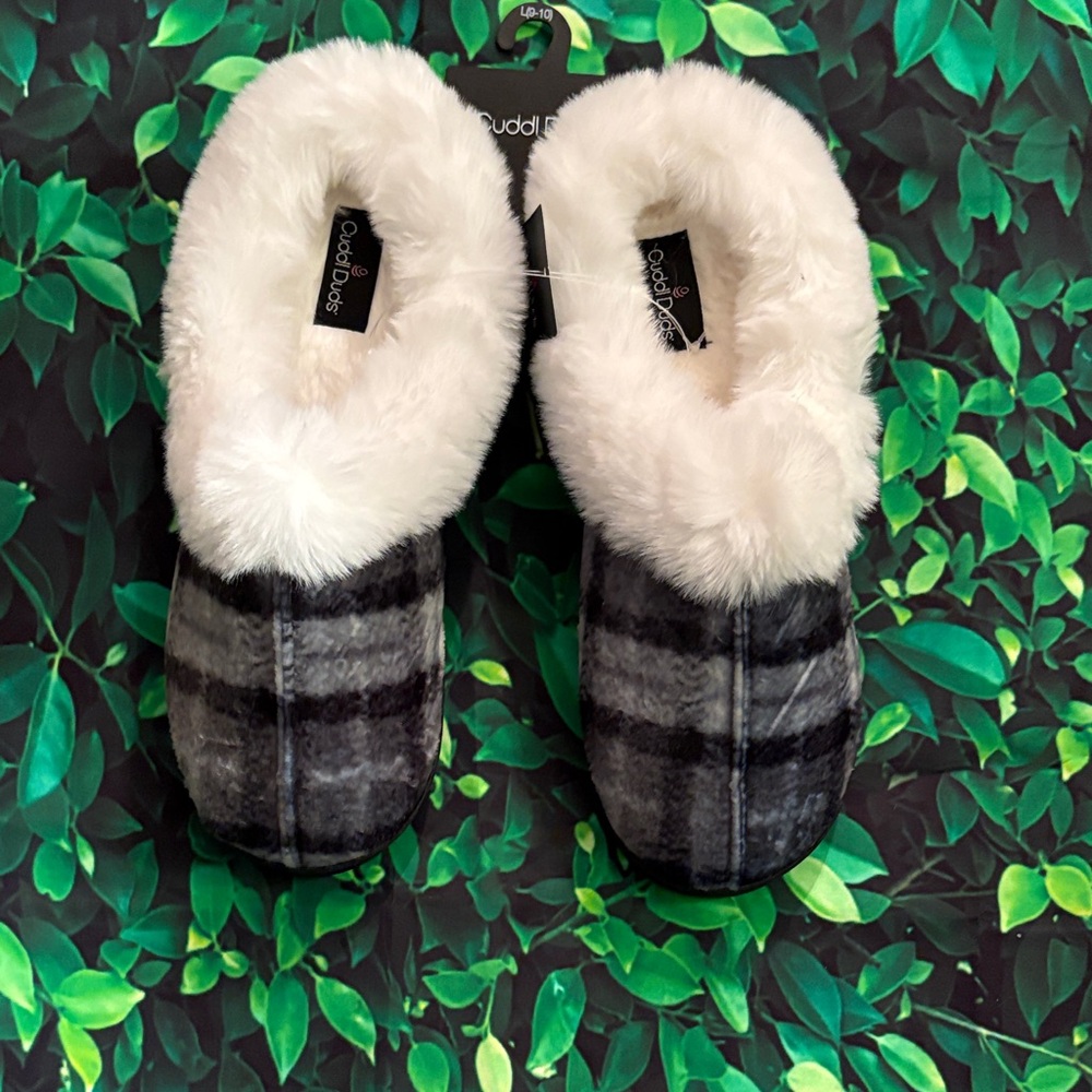 Cuddl Duds White Faux Fur Slippers